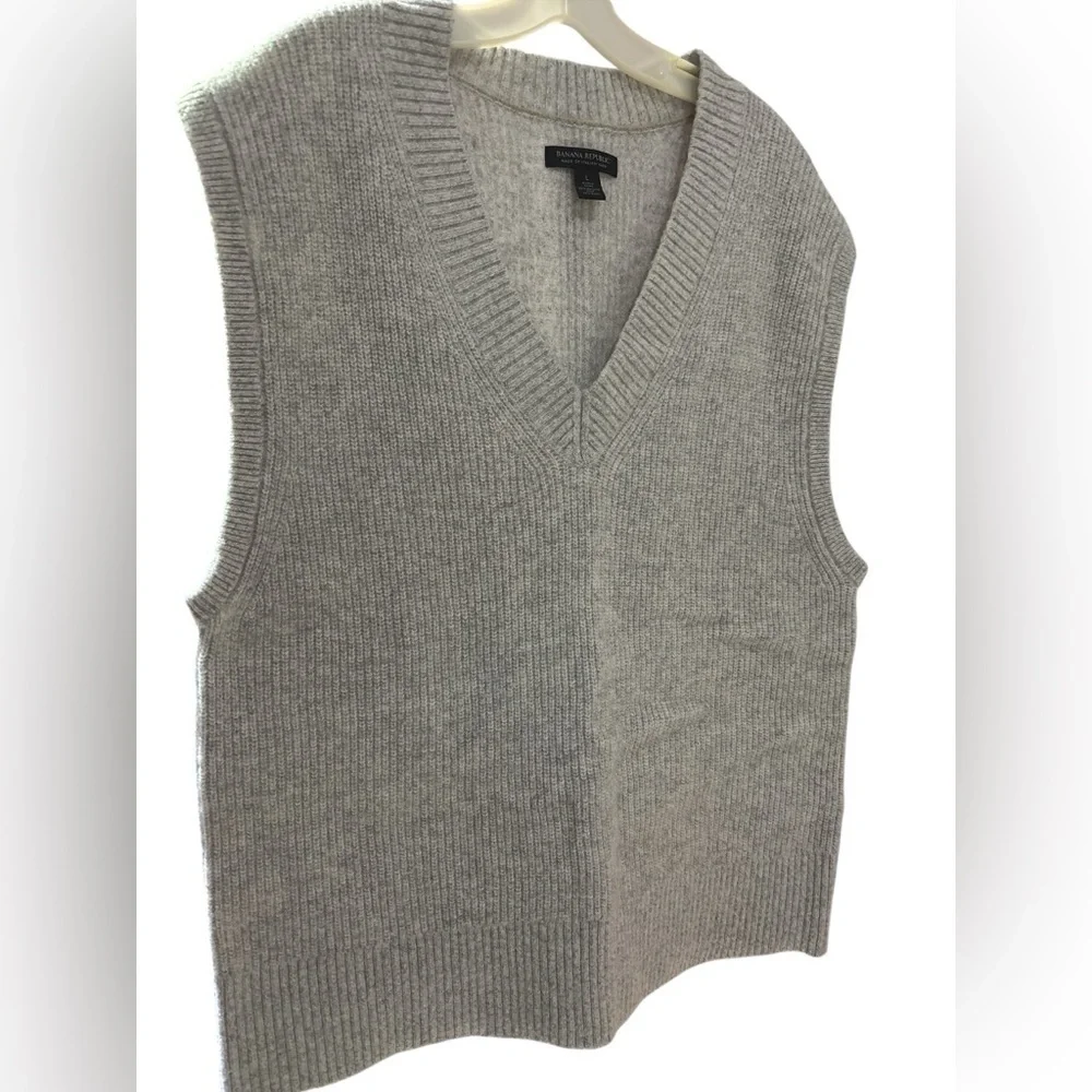 Banana Republic Gray Knit Vest
